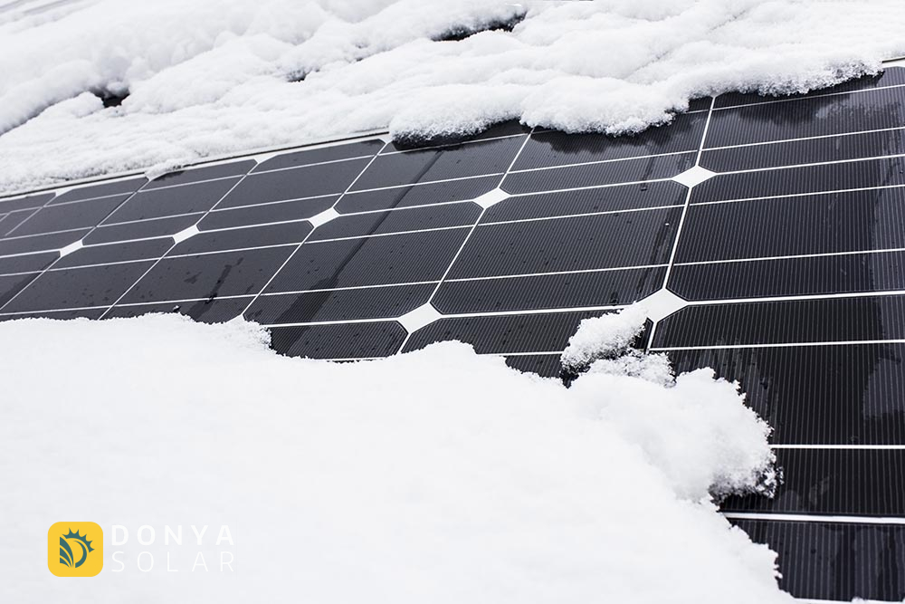 پنل خورشیدی در زمستان و هوای ابری